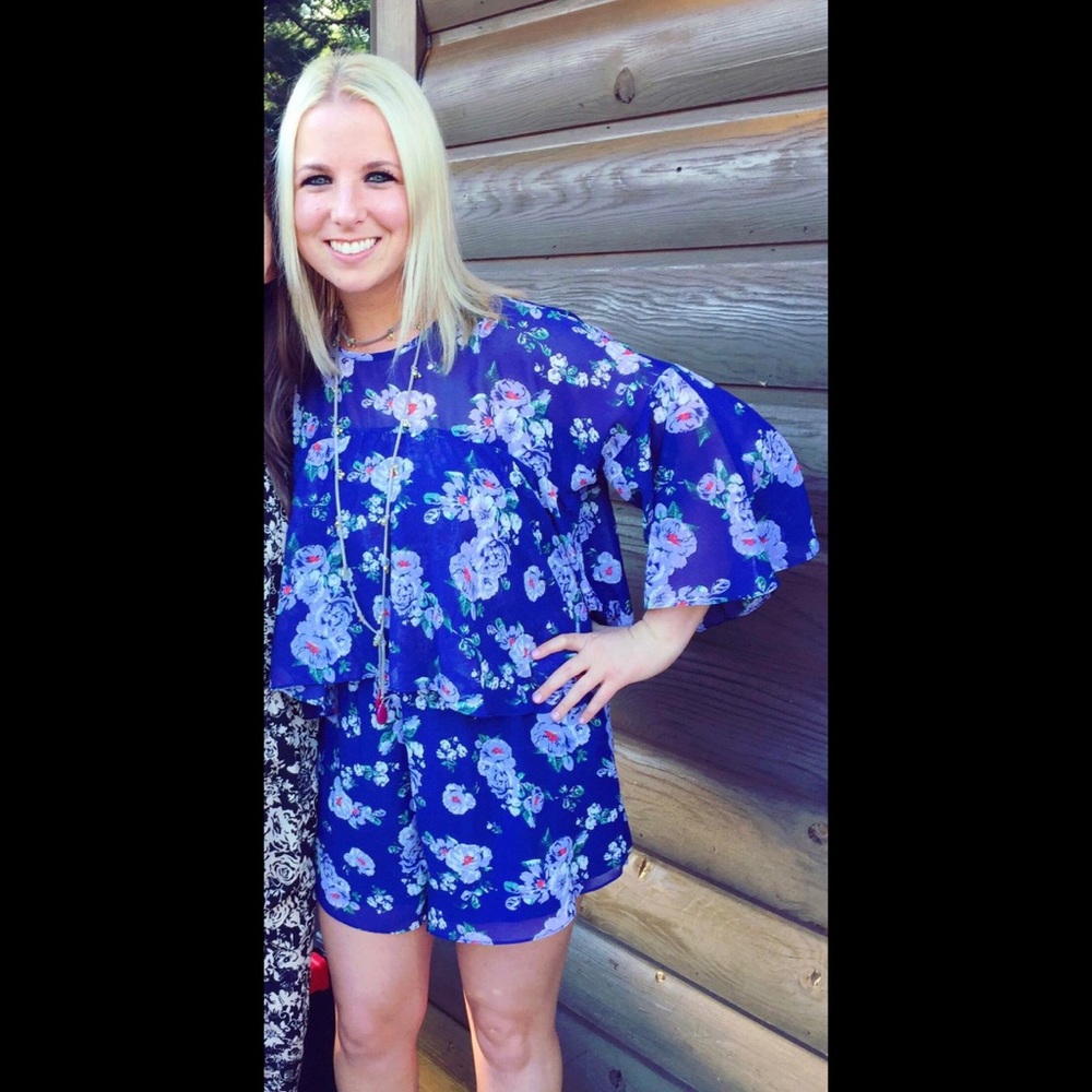Gianni Bini Floral Romper. EXCELLENT condition. 🌸